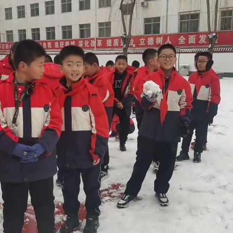 【邂逅冬雪⛄️满校欢乐】快乐很简单