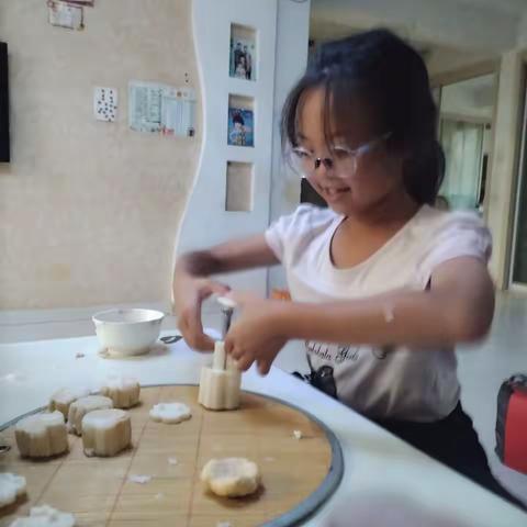 月圆迎中秋  童心贺团圆 ——栖霞市实验小学2021级6班迎中秋活动掠影