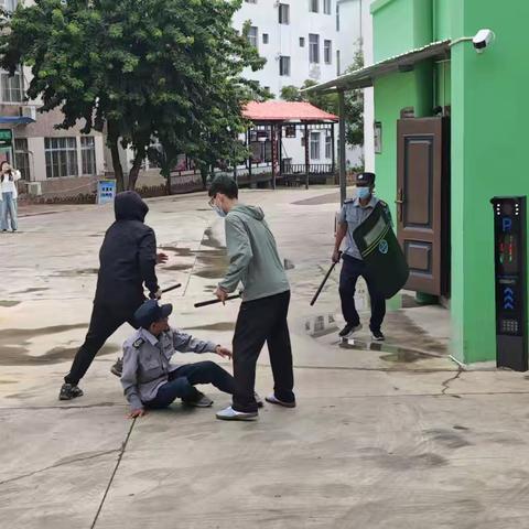 实战演练提能力 警校携手筑平安 |水塘中心学校中学校区成功开展反恐防暴应急演练