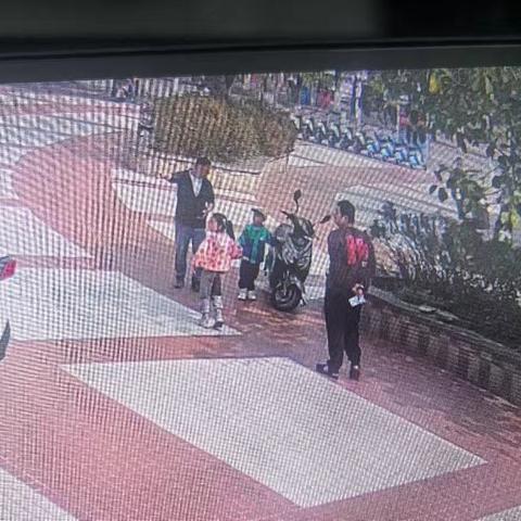 温暖传递，西郊支行助迷路小男孩重获团圆