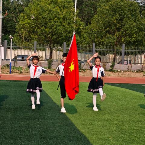 红领巾飘扬 梦想启航时——驻马店市东祥小学隆重举行一年级新队员入队仪式