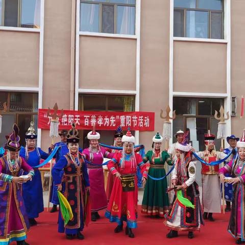 临河区德润河套中老年文体协会与母亲河合唱团携手慰问三家养老机构