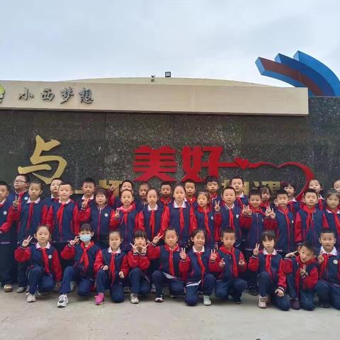 侯灏文小学六年成长记录册