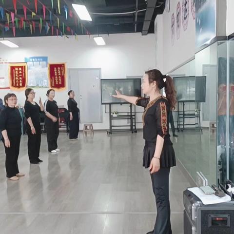 宁乡市老年大学民舞班新学期开学啦