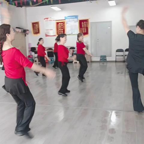 民舞课堂快乐与健康同步上线﻿宁乡市老年大学玉潭分校