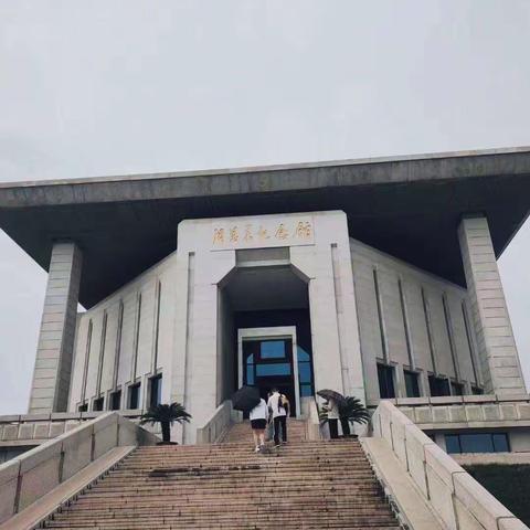 暑假是一幅画，描绘着我们丰富多彩的生活。暑假是一首歌，歌唱着我们有滋有味的趣事。转眼间，一个丰富多彩的暑假开始了……