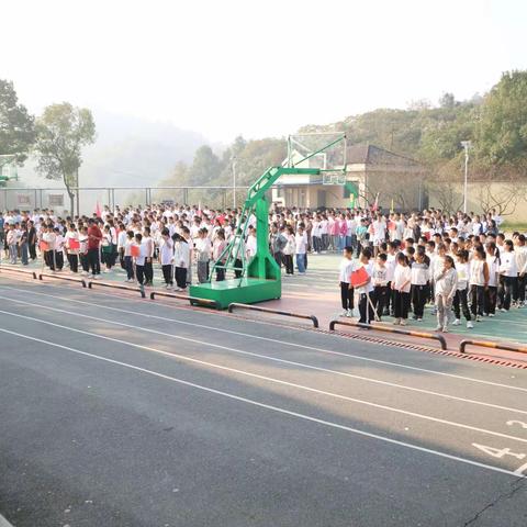 驰骋赛场，青春飞扬——栗山中学第二十三届运动会