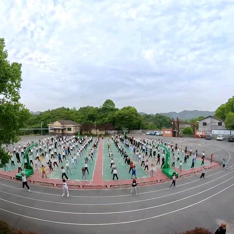 阳光课间操，健康助成长——栗山中学课间展演活动纪实