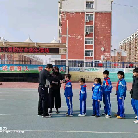 安全护航  快乐成长——扎赉特旗音德尔第九小学开展消防安全逃生演练