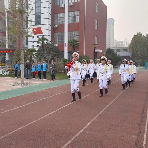 “爱老师 爱同学 爱校园”——清丰县诚睦路小学主题升旗仪式