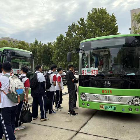 公交守护学生安全出行