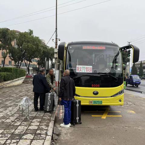 国庆中秋双节坚守岗位的公交人