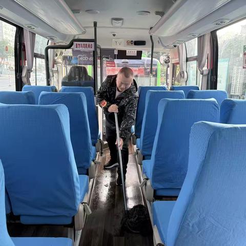 城乡公交驾驶员：平凡岗位上的责任与担当