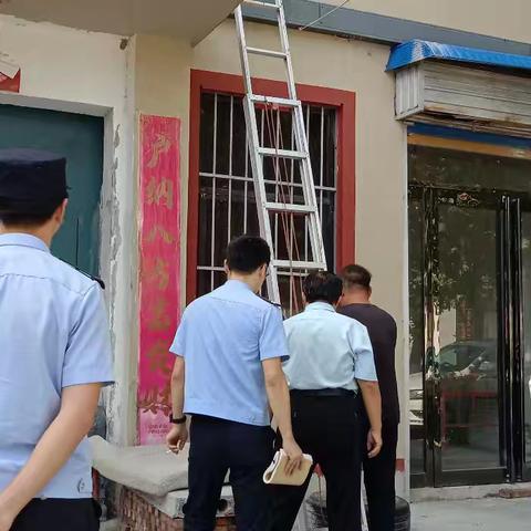 银发病卧少人顾，社区干部送医去，一片赤诚映初心。