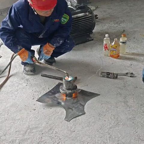 奋战一线的检修人