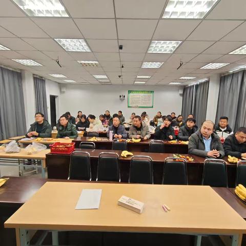 “数”业有专攻，“研”思共前行——长葛二高数学组期末茶话会