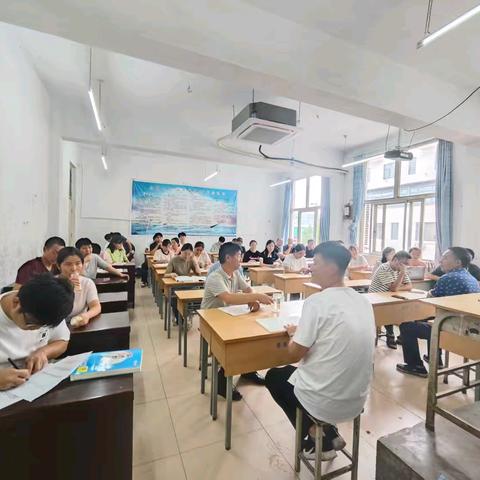 长葛二高数学组新学期教研：深耕教研，共促成长