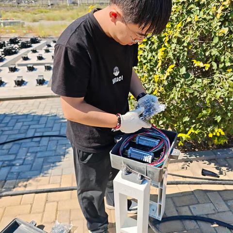 艳阳淬匠心，薪火传驼峰