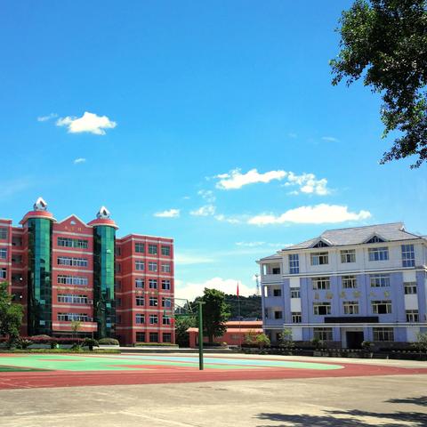 扎根乡土 仰望星空 ——涪陵巴蜀中学教育集团十二中校区举行2025年秋期开学典礼暨入学教育开训仪式