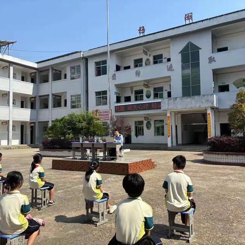 警校合作齐努力  筑牢安全新防线—鸬鹚乡中心小学法治副校长开展安全教育宣讲