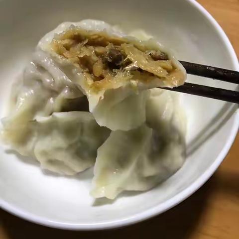 迎新年包饺子——张静怡