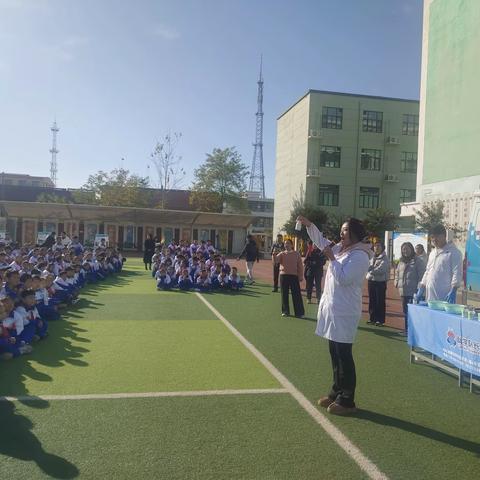 张开科学翅膀 放飞科学梦想 ——来小四年级组科技活动