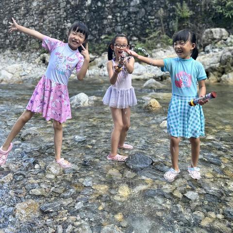 缤纷夏日，小学生活的第一个暑假生活——恩施市硒都民族实验小学一年级1班冯语桐