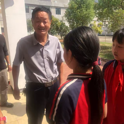 爱老少先知 浓浓敬老情 ——余干县杨埠镇中心小学重阳节系列主题活动之一走进敬老院