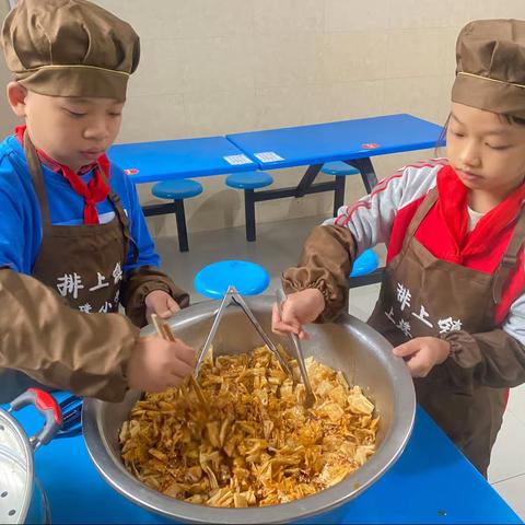 记一堂美味的劳动实践课—上珠小学学生制作萍乡小吃“花蝴蝶”