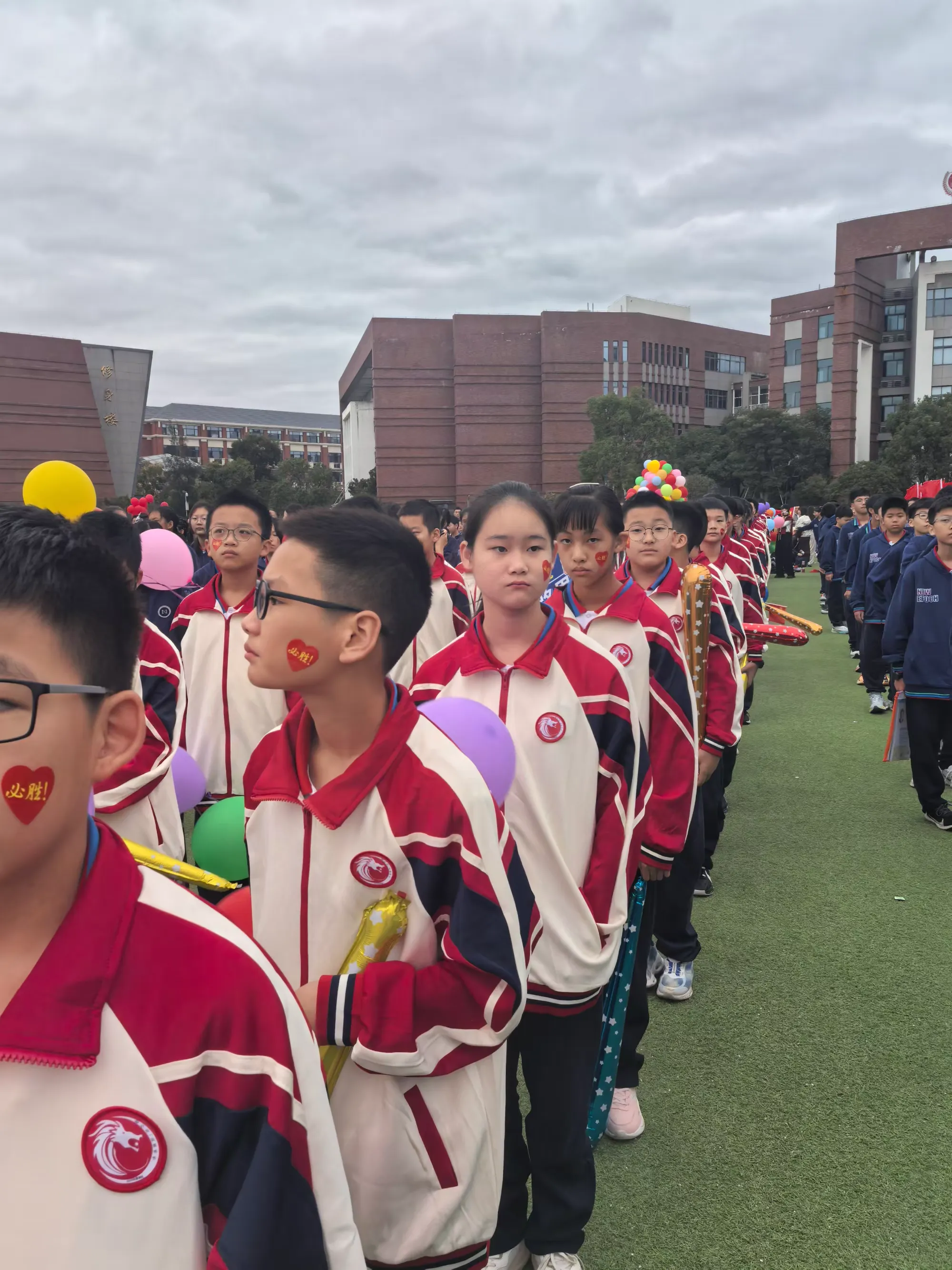 运动会上展风采,青春赛场不迷茫