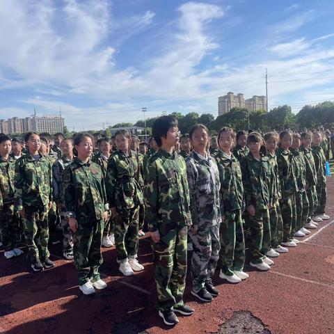五班团结，破茧成蝶，气贯长虹，笑傲苍穹！