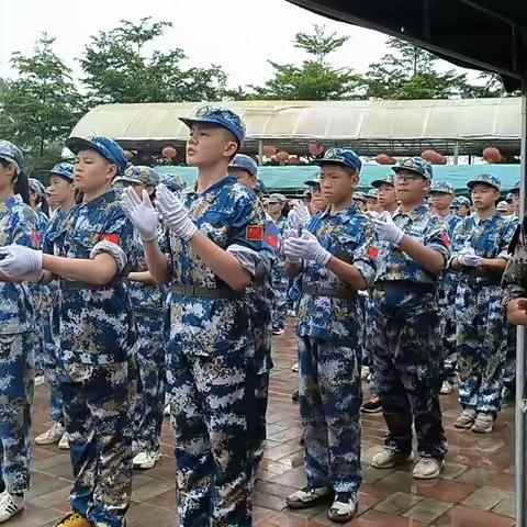 人间骄阳正好 少年风华正茂——湛江市第二中学霞山校区七(7）班2023级新生军训文艺汇演