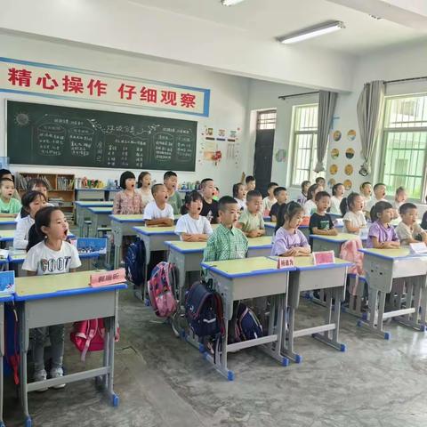 白水县城关小学一年级“小萌新”开课啦