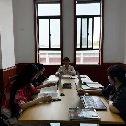 春研撷芳华，共话逍遥游——记八年级语文组第七周教研活动