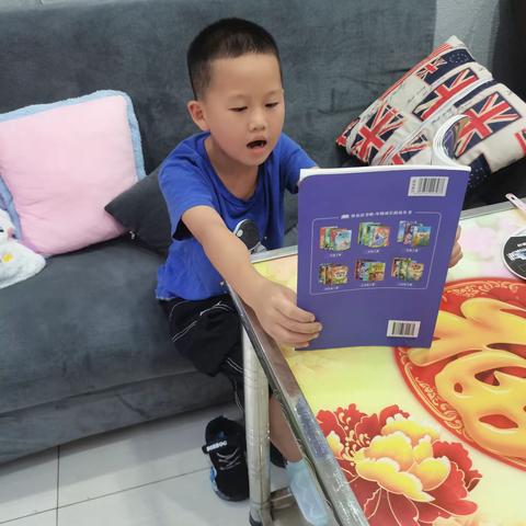 “清风徐自来，亲子共阅读”——小学亲子绘本阅读“共学共养”恩施市小渡船旗峰小学205班唐启航