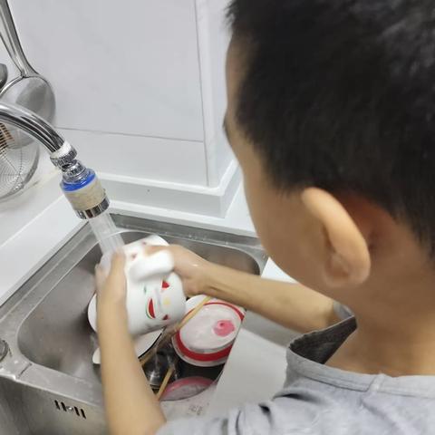 尹浩阳假期实践活动