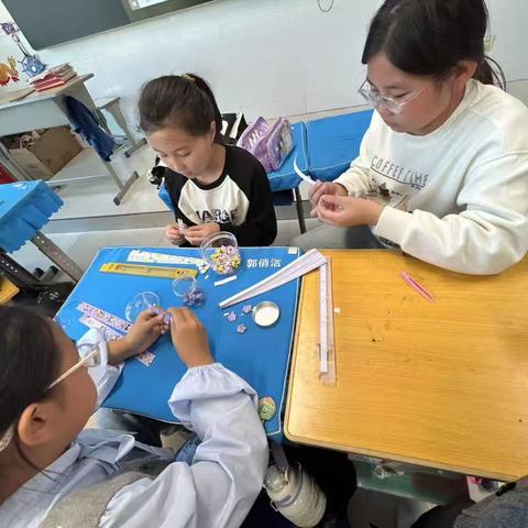 长城小学五（7）班——手工星星制作：课堂里的创意时光