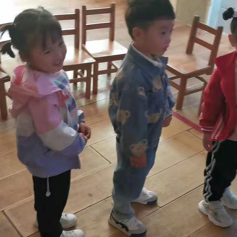 🌈小小的脑袋，大大的眼镜👀，渴求探索的眼神，愿你们那奔流不息的好奇心🌱🌱带你们去往更广阔的世界