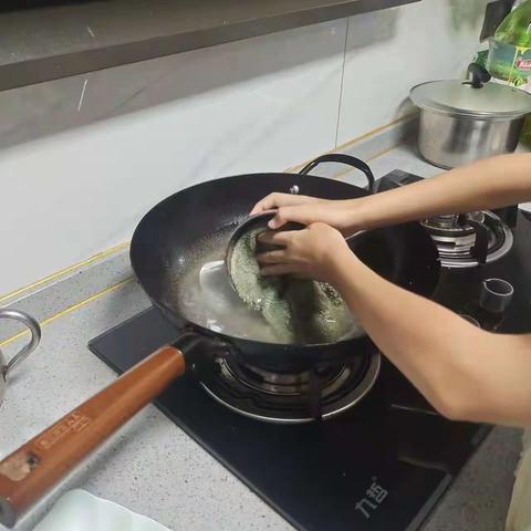 肖伊融的多滋多采的暑假生活