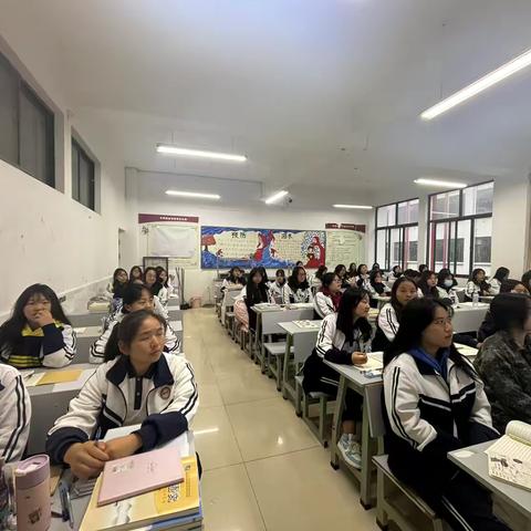 幼教大专47班主题班会“中等学校资助政策”