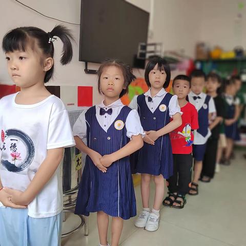 爱上幼儿园，快乐“美”一天（大五班第一周）