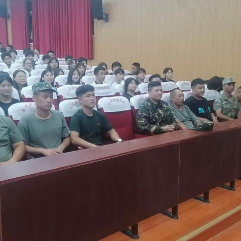 《且抒凌云志，不负少年时》——高一21班军训纪实