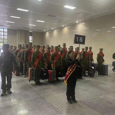 送兵入伍踏新程 激昂青春铸军魂—延安车站欢送新兵入伍