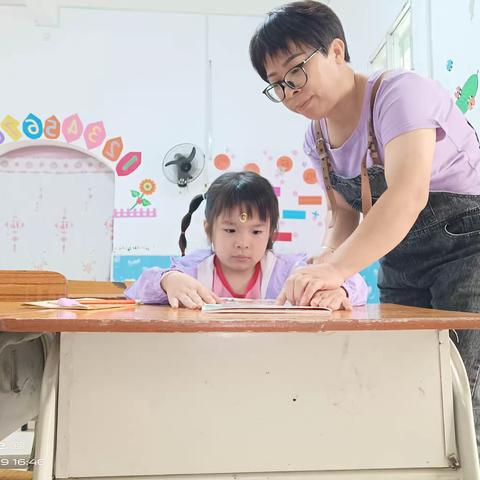 秋雨绵绵，秋风飒飒，吹来了冷空气，但这阻挡不了孩子的求学脚步，覃塘街道甘化幼儿园大大班。