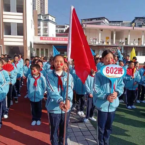 我的成长纪念册∽岁月悄然流逝，六年小学生活即将结束。这里有我可敬的老师，可爱的同学，令人留恋的母校！