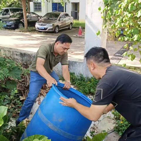 海甸街道福安社区组织开展周末爱国卫生清理积水活动