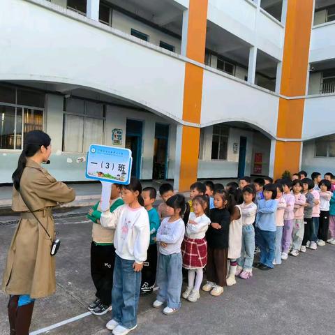 【党建+德育】路队展风采，习惯塑未来——清水小学“最美路队”评比活动