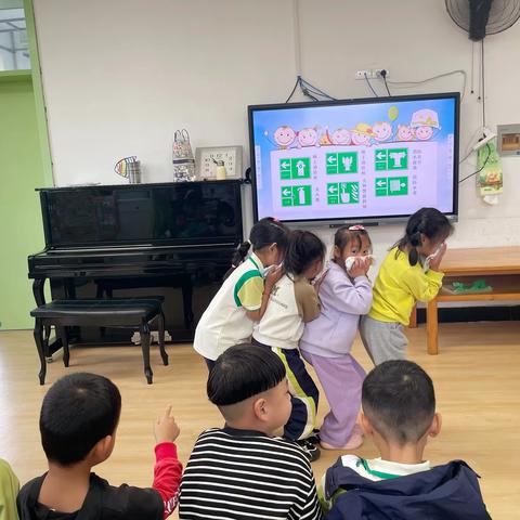 安全护“童”行 消防践于行 ——叶县第三幼儿园消防安全演练活动