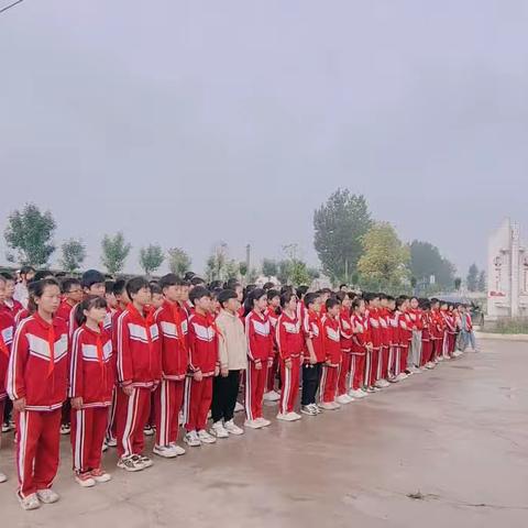 铭记历史 祭奠英雄      ——八里湾镇实验小学第六周升旗仪式
