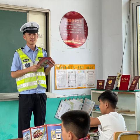 交警进校园，安全伴我行——柏各庄镇张沟府完全小学交通安全进校园活动